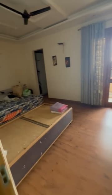 Bedroom in 2.5 BHK Apartment at Wave City, Wave City – for Rent
