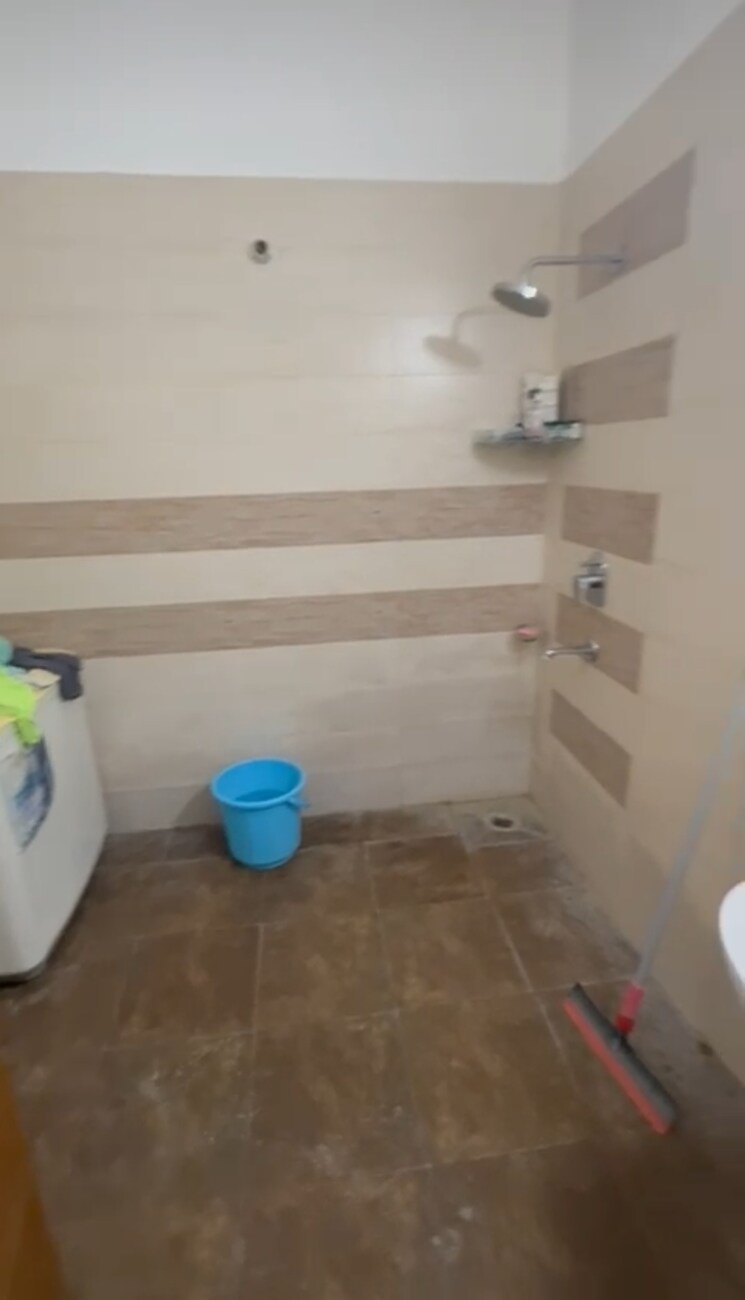 Bathroom, wave-city 2.5 Bedroom 200 Sq.Yd. Apartment In Wave City Ghaziabad 9034333