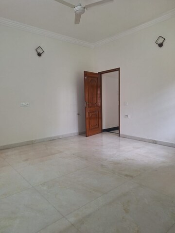 Room in 5 BHK Independent House at Domlur – for Rent