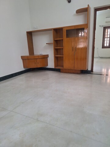 Room in 5 BHK Independent House at Domlur – for Rent