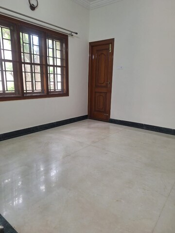Room in 5 BHK Independent House at Domlur – for Rent