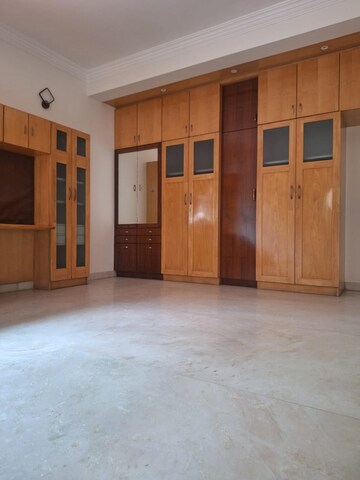 Room in 5 BHK Independent House at Domlur – for Rent