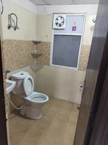 Bathroom in 2.5 BHK Apartment at Amrapali Golf Homes, Sector 4 Greater Noida – for Rent