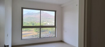Room in 3 BHK Apartment at Hiranandani Fortune City, New Panvel – for Rent