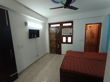 Room in 2 BHK Apartment at Ajnara Homes, Sector 16b Greater Noida – for Rent