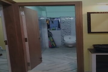 Room in 4 BHK Builder Floor at Minto Park – for Sale