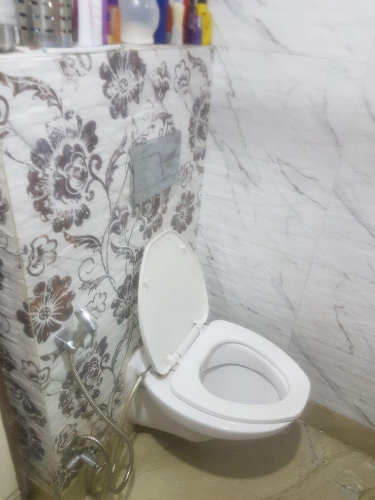 Bathroom, saket 3 Bedroom 1100 Sq.Ft. Builder Floor In Saket Delhi 9034477