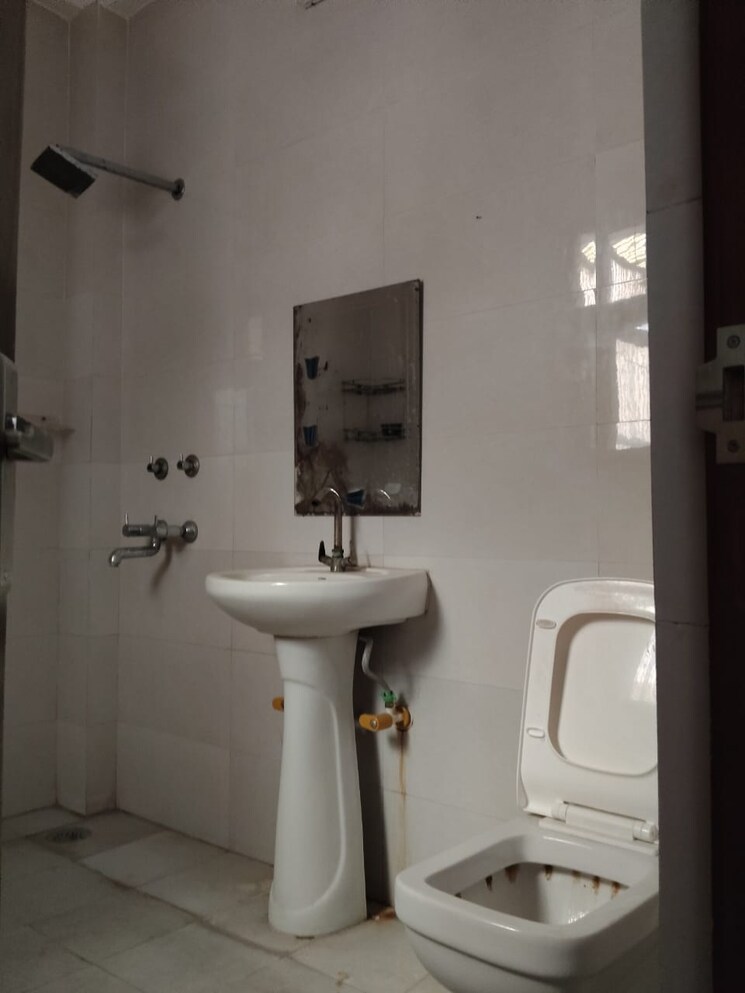 Attached Bathroom, sector 108 2 Bedroom 250 Sq.Yd. Independent House In Sector 108 Noida 9034418