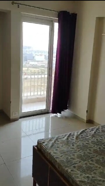 Room in 2 BHK Apartment at Wave Dream Homes, Wave City – for Rent