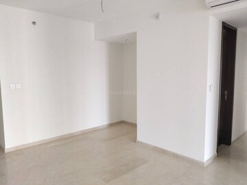 Room in 4 BHK Apartment at Lodha Aura, Wadala – for Sale