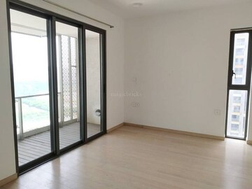 Room in 4 BHK Apartment at Lodha Aura, Wadala – for Sale