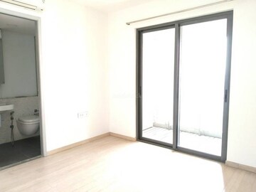 Room in 4 BHK Apartment at Lodha Aura, Wadala – for Sale