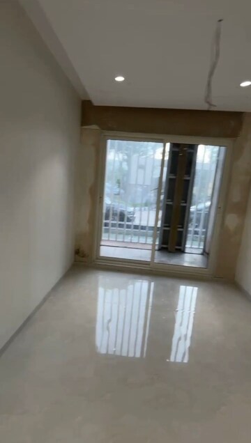 Room in 4 BHK Apartment at Andheri West – for Sale