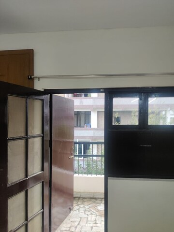 Room in 3 BHK Apartment at Sector 4 Dwarka – for Rent