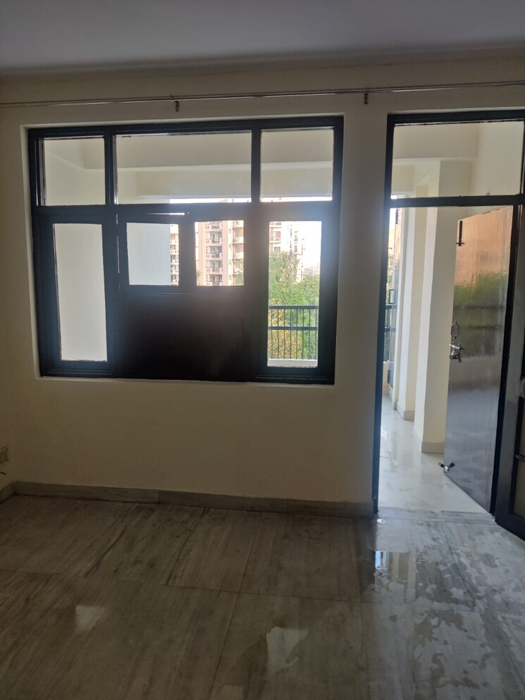 Room, sector 4 dwarka 3 Bedroom 1500 Sq.Ft. Apartment In Sector 4 Dwarka Delhi 9034552