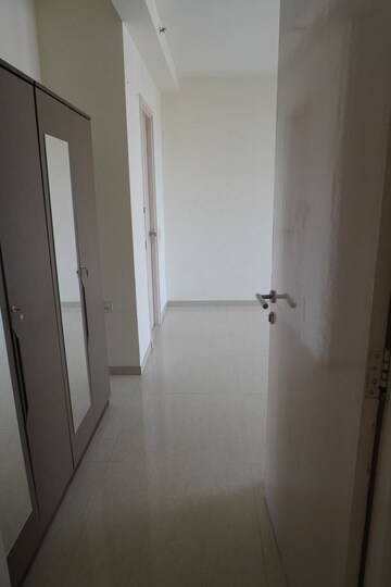 Room in 3 BHK Apartment at Ghodbunder Road – for Rent