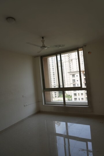 Room in 3 BHK Apartment at Ghodbunder Road – for Rent