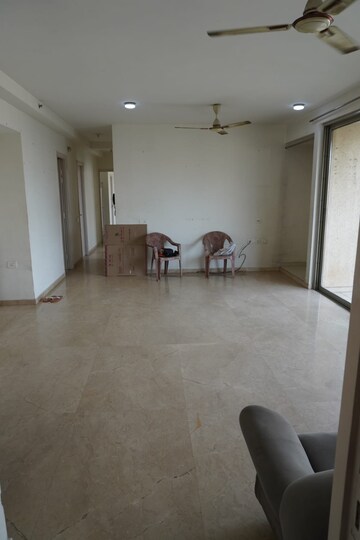 Room in 3 BHK Apartment at Ghodbunder Road – for Rent