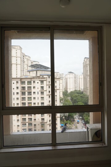 Room in 3 BHK Apartment at Ghodbunder Road – for Rent