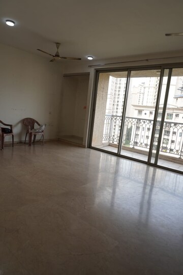 Room in 3 BHK Apartment at Ghodbunder Road – for Rent