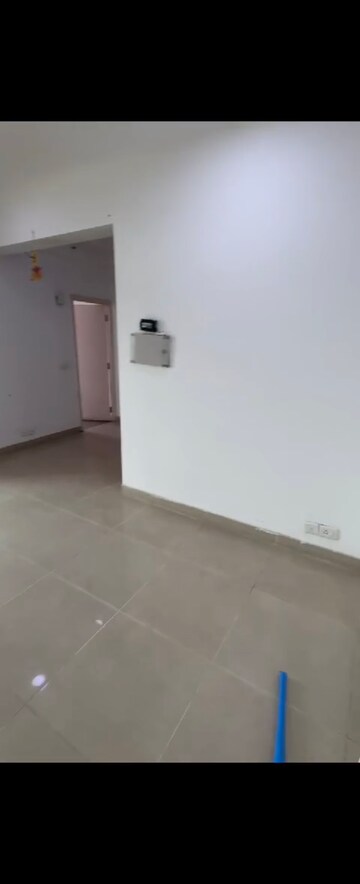 Room in 2 BHK Apartment at Ajnara Integrity, Raj Nagar Extension – for Rent