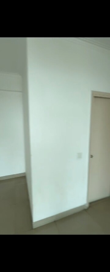 Room in 2 BHK Apartment at Ajnara Integrity, Raj Nagar Extension – for Rent