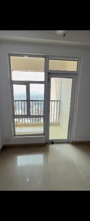 Room in 2 BHK Apartment at Ajnara Integrity, Raj Nagar Extension – for Rent