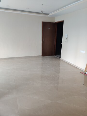 Room in 2 BHK Apartment at Vasundhara Geetanjali Paradise, Malad West – for Rent