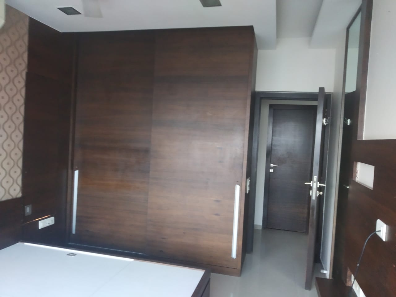 2.5 BHK + Pooja Room Apartment For Rent in Oberoi Realty Woods