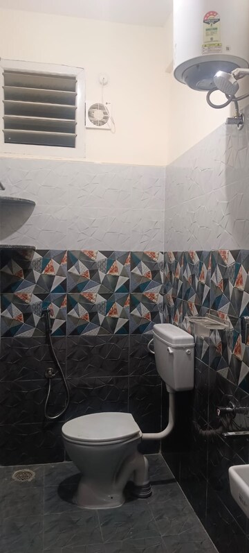 Parking in 2 BHK Builder Floor at Nri Layout – for Rent