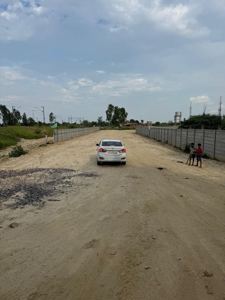  Parking, amethi  2500 Sq.Ft. Plot In Amethi Lucknow 9034942