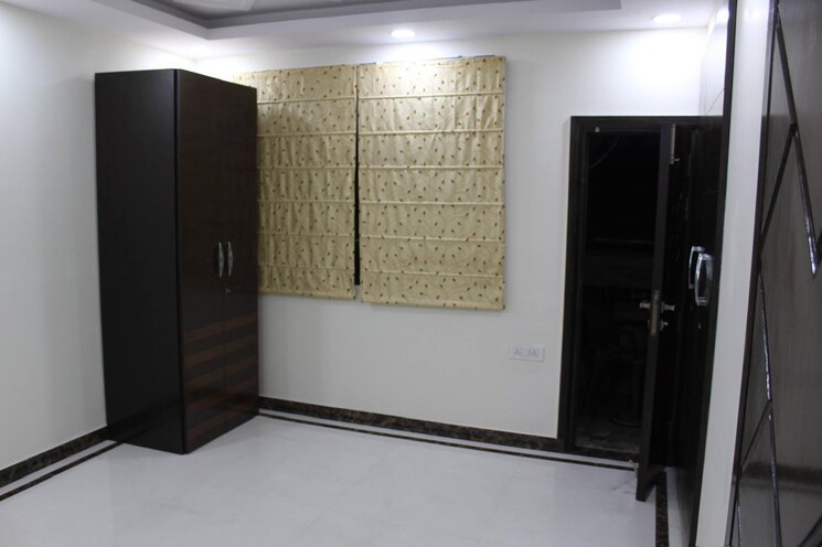Room, sector 4 dwarka 3 Bedroom 1550 Sq.Ft. Apartment In Sector 4 Dwarka Delhi 9034847