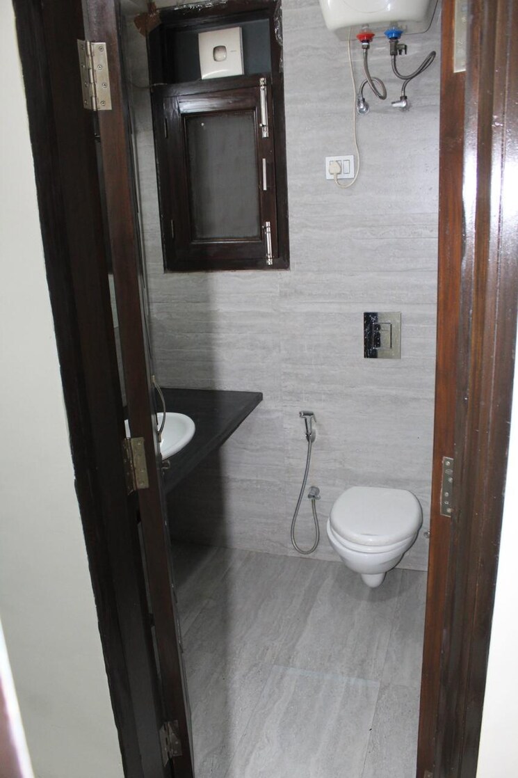 Bathroom, sector 4 dwarka 3 Bedroom 1550 Sq.Ft. Apartment In Sector 4 Dwarka Delhi 9034847