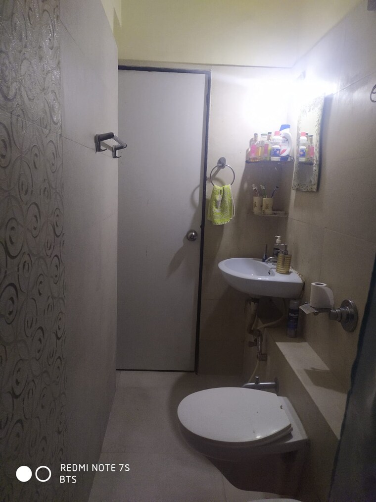 Bathroom, sadguru-complex-i 2 Bedroom 650 Sq.Ft. Apartment In Goregaon East Mumbai 9034971
