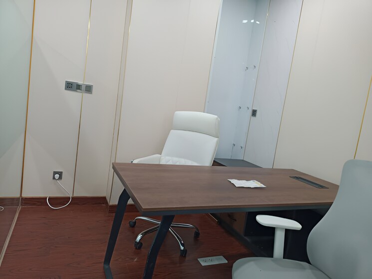 Team Area, wave-one Commercial Office Space 500 Sq.Ft. In Sector 18 Noida 9034965