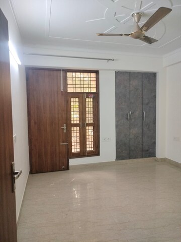 Room in 2 BHK Builder Floor at Palam Vihar – for Rent