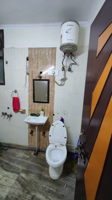 Bathroom in 2.5 BHK Builder Floor at Green Fields Colony – for Rent
