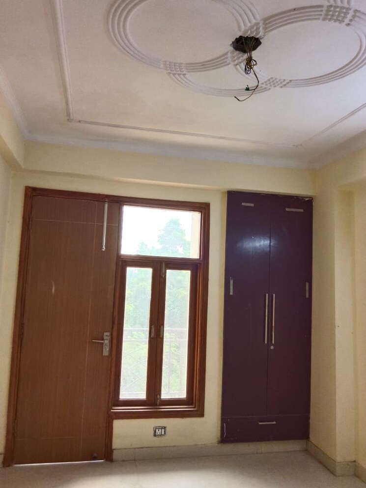 Room, aya nagar 2 Bedroom 80 Sq.Yd. Builder Floor In Aya Nagar Delhi 9035034