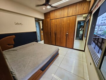 Room in 3 BHK Apartment at Vastrapur – for Rent