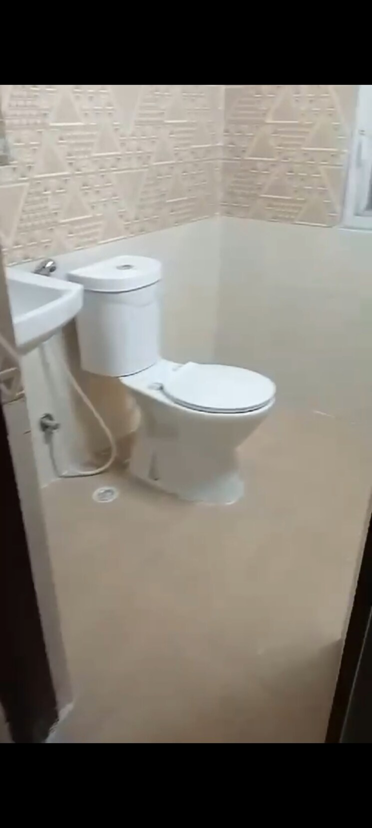 Bathroom, amrapali-golf-homes 2 Bedroom 945 Sq.Ft. Apartment In Sector 4 Greater Noida Greater Noida 9035139