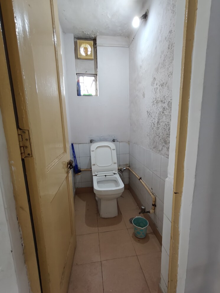 Bathroom, sector 13 dwarka 1 Bedroom 450 Sq.Ft. Apartment In Sector 13 Dwarka Delhi 9035159