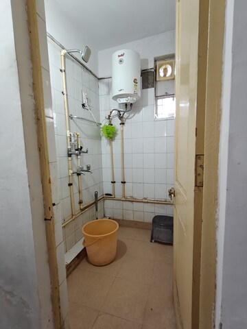 Bathroom in 1 BHK Apartment at Sector 13 Dwarka – for Rent
