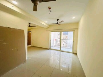 Room in 2 BHK Apartment at Panchsheel Greens II, Sector 16 Greater Noida – for Rent