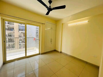Room in 2 BHK Apartment at Panchsheel Greens II, Sector 16 Greater Noida – for Rent