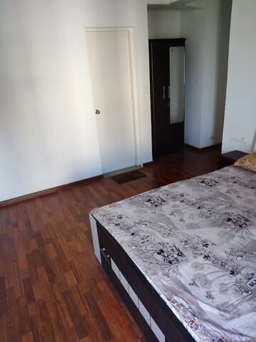 Room in 2 BHK Apartment at The Meadows, Near Vaishno Devi Circle On Sg Highway – for Rent