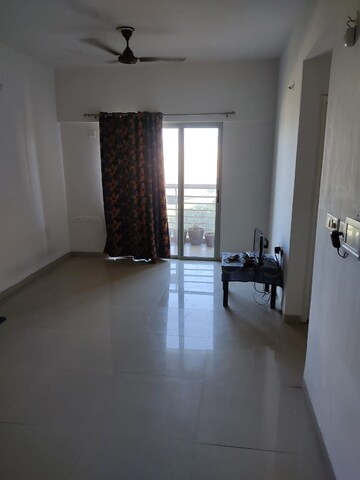 Room in 2 BHK Apartment at The Meadows, Near Vaishno Devi Circle On Sg Highway – for Rent