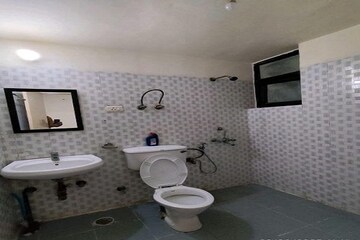 Bathroom in 2 BHK Builder Floor at Palam Vihar – for Rent