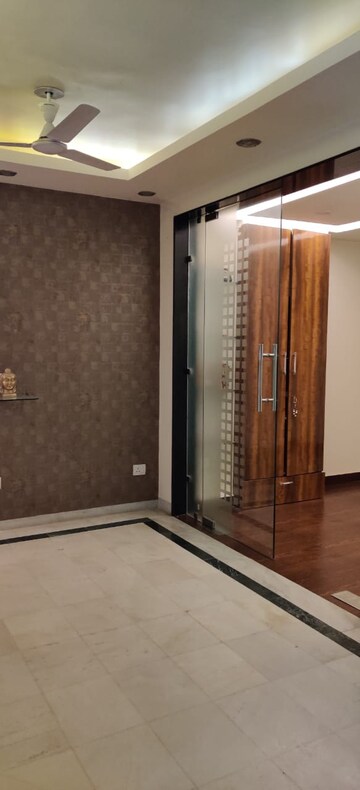 Building Lobby in 3 BHK Builder Floor at Empire Floors, Sector 57 – for Rent