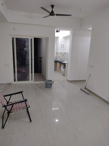 Room in 2.5 BHK Apartment at Nimbus Express Park View - II, Chi V Greater Noida – for Rent