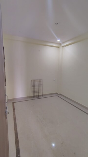Room in 2 BHK Builder Floor at Dwarka Mor – for Rent